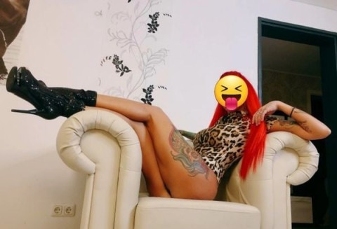 Escortă Milf la Sala Palatului – Profesoara Ta de Plăceri
