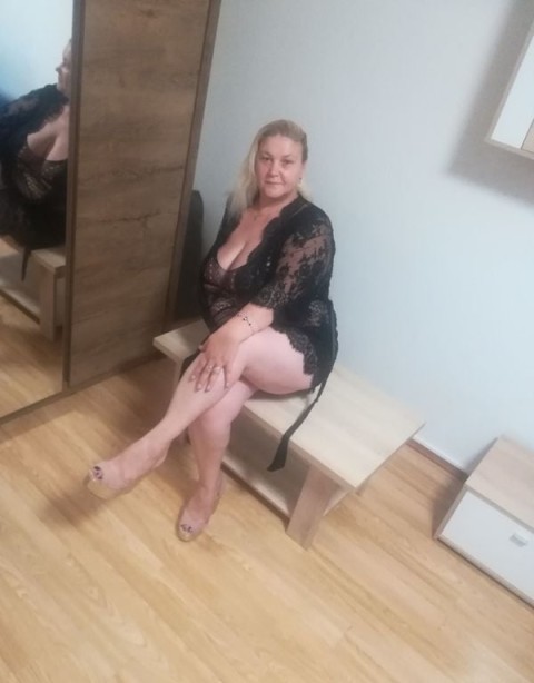 Escortă Minionă pentru Întâlniri Discrete în Săcele
